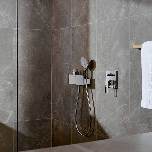 Шланговое подключение Hansgrohe Fixfit Porter 26456000 с держателем и полкой